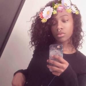 Meet your Posher, Nia